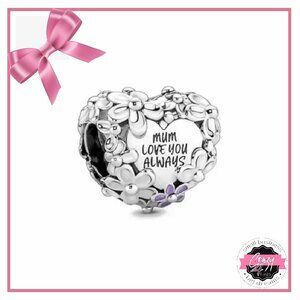 'Mom' Daisy Heart Charm